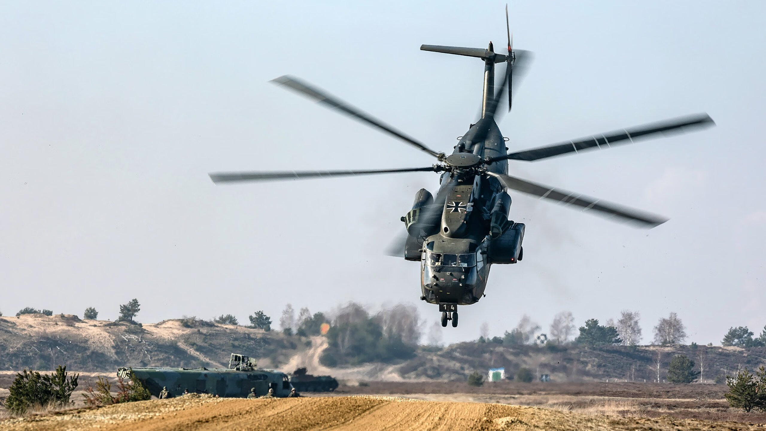 巴尔：全黑队的中场支柱，每次抢断和传球都为球队创造进攻机会